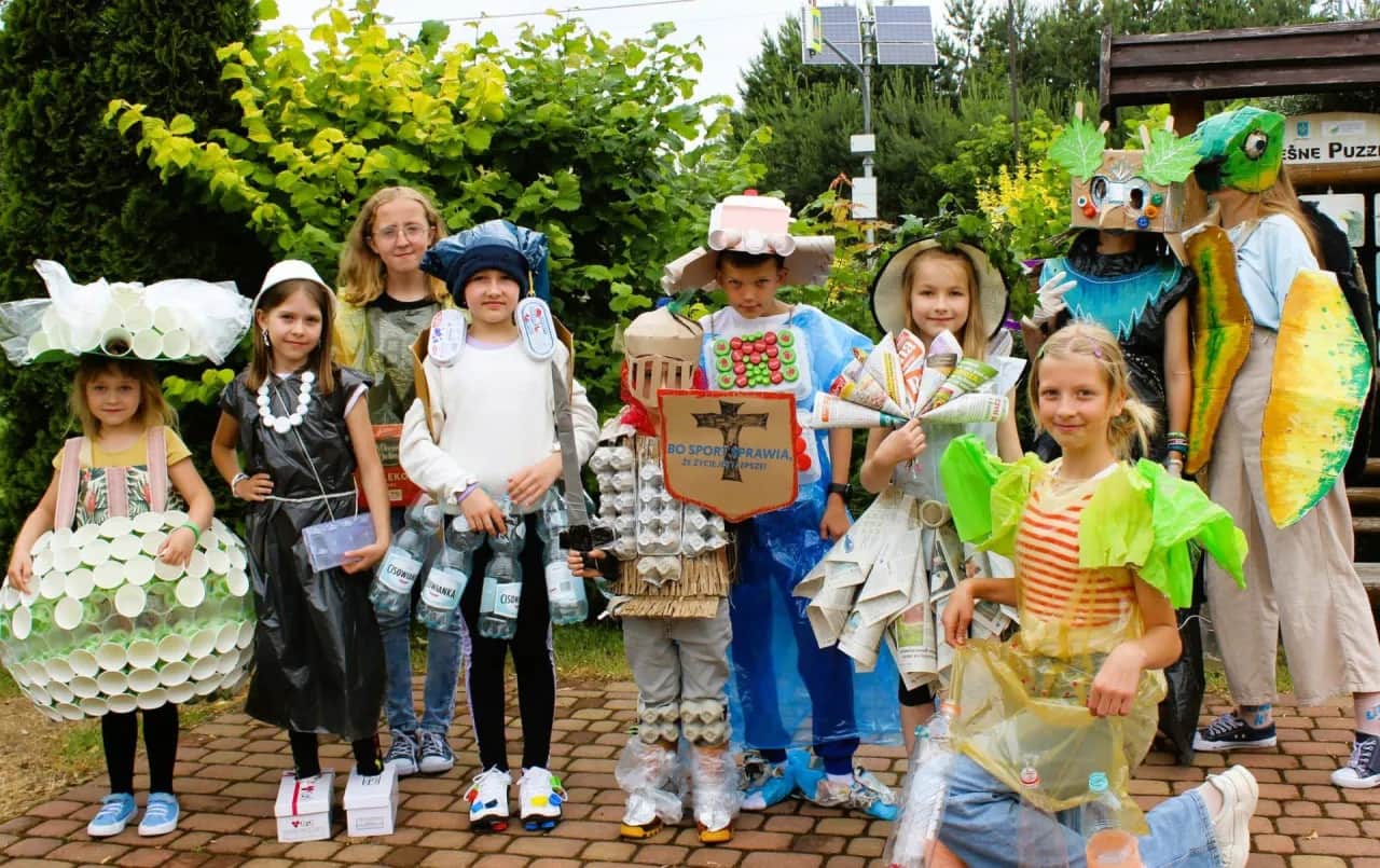 Strój z recyklingu dla dziewczynki: Kreatywne pomysły i poradnik DIY