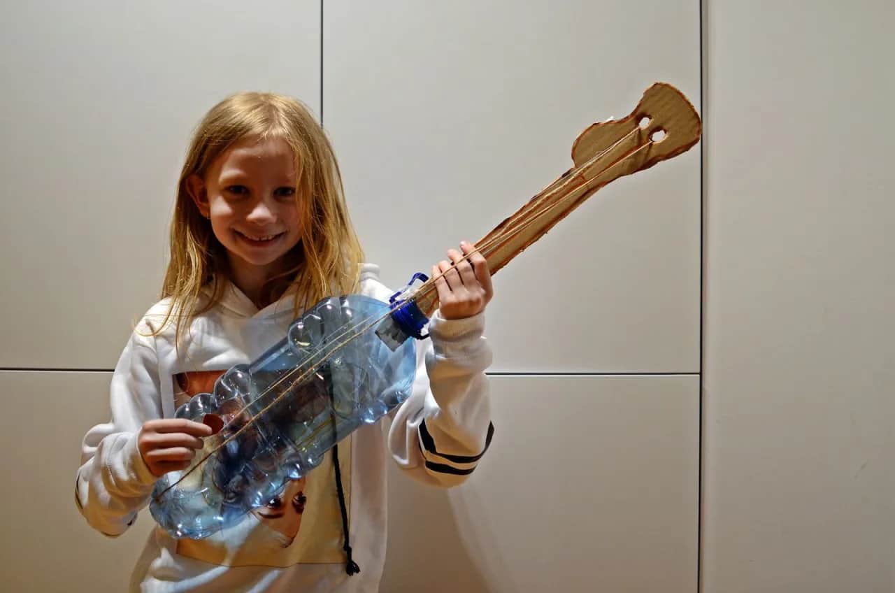 DIY instrumenty z recyklingu: Kreatywna zabawa dla dzieci i rodziny